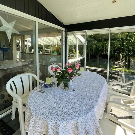 Cozy Summer House In With Sea View בית נופש